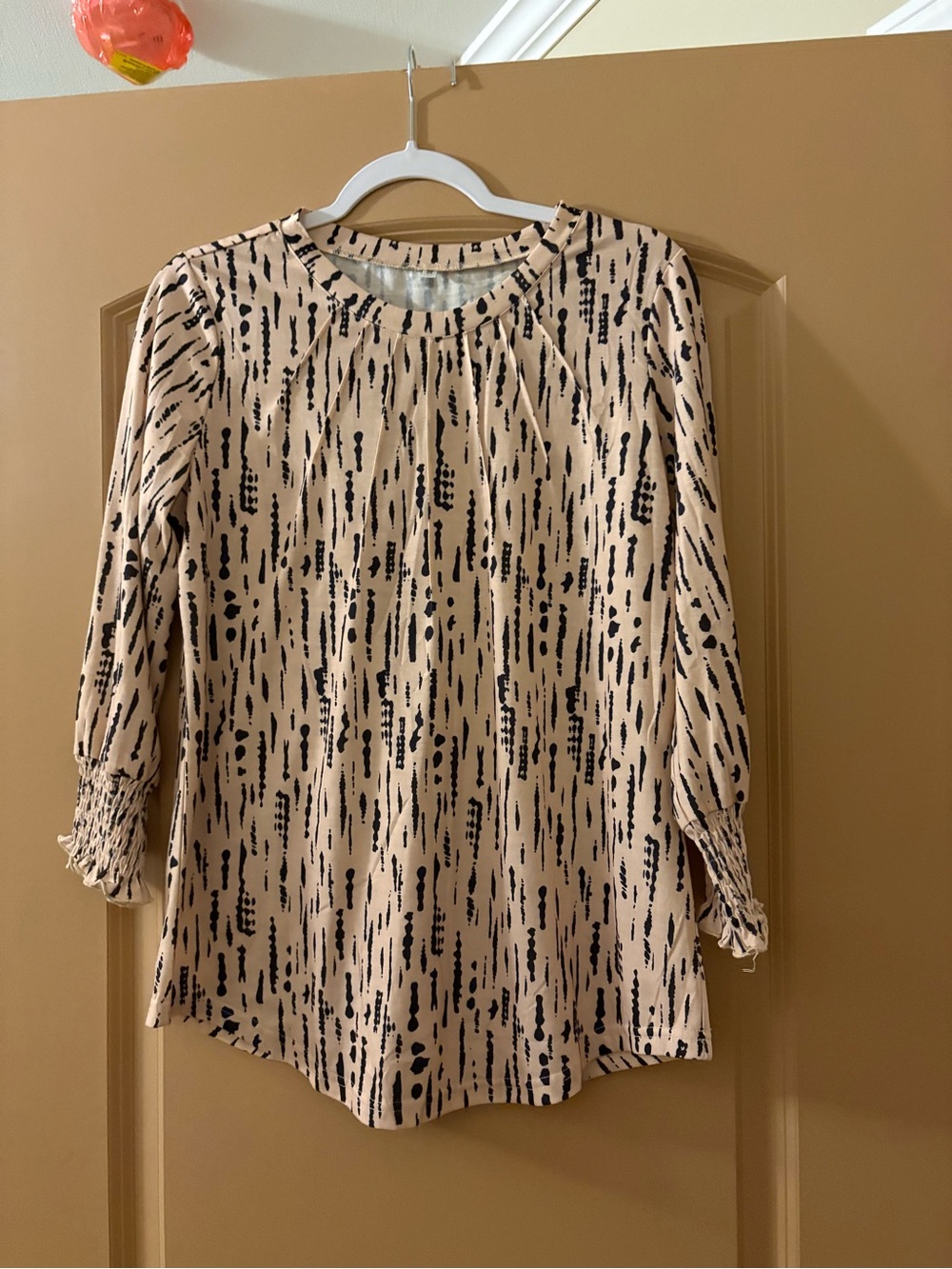Women’s Cream and black 3/4 sleeve shirt